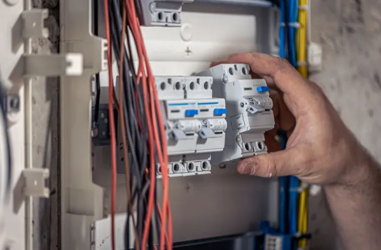 Instalacje elektryczne i hydrauliczne w remontowanym mieszkaniu