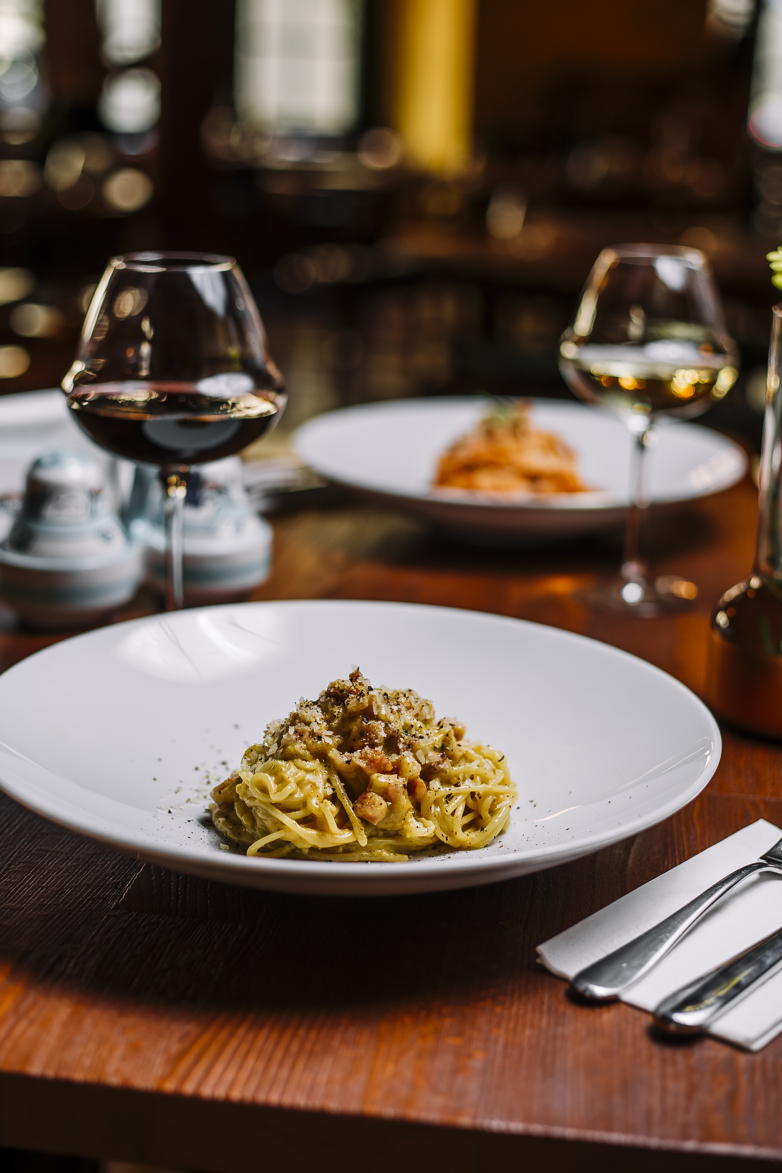 Wnętrze Osteria Toscana – klimatyczna atmosfera włoskiej restauracji w Warszawie